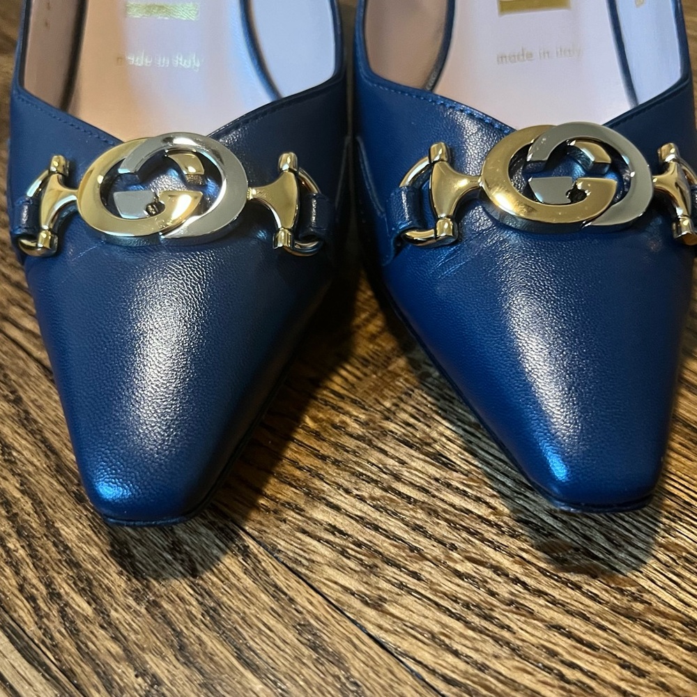 Gucci Navy Zumi Logo Mid-Heel Leather Pumps, Like New, Size 36.5 - Picture 8 of 8